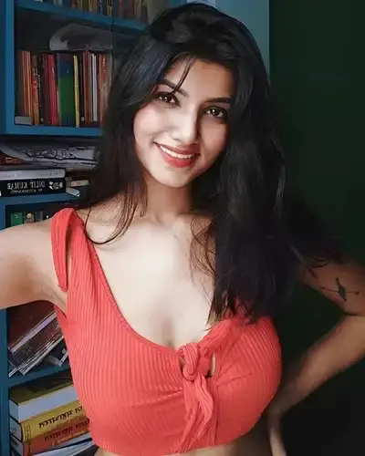 Escort Raina